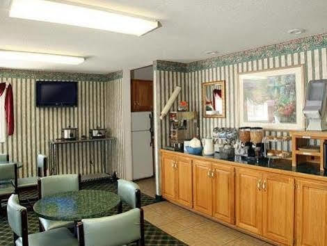 Super 8 By Wyndham Motel Sweet Springs