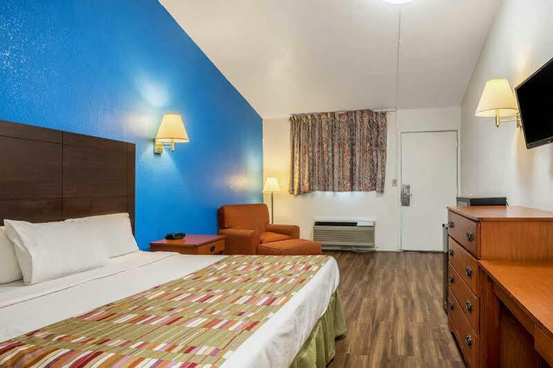 Super 8 By Wyndham Motel Sweet Springs